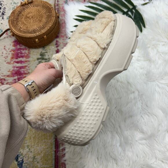 NEW CROCS Cream Plush Stomp Lined Quilted Clogs in Stucco Mens 9 Womens 11 - Picture 4 of 9
